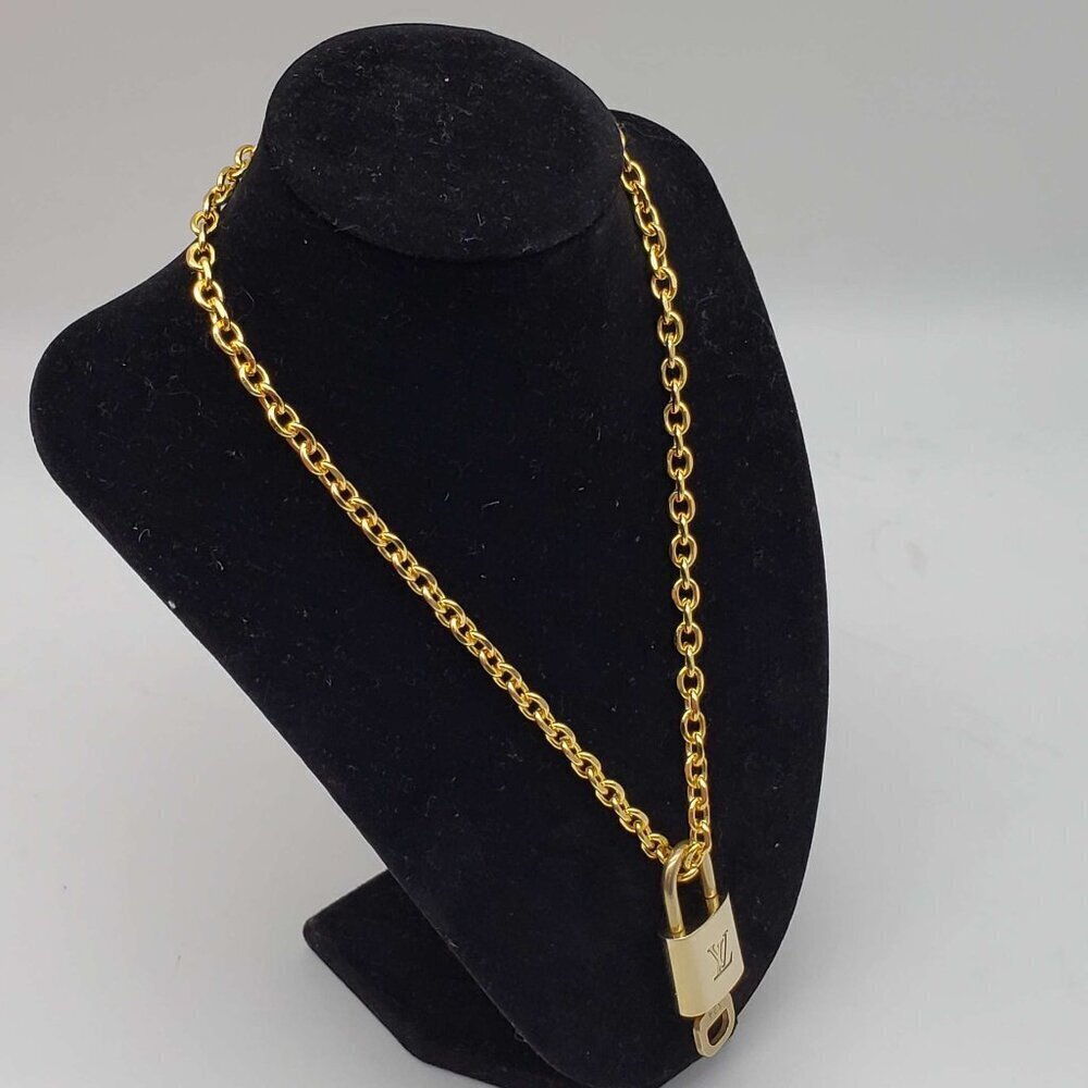 100% Auth Louis Vuitton Lock & Key with Unbranded 18k Gold Plated Chain Necklace - Picture 2 of 9